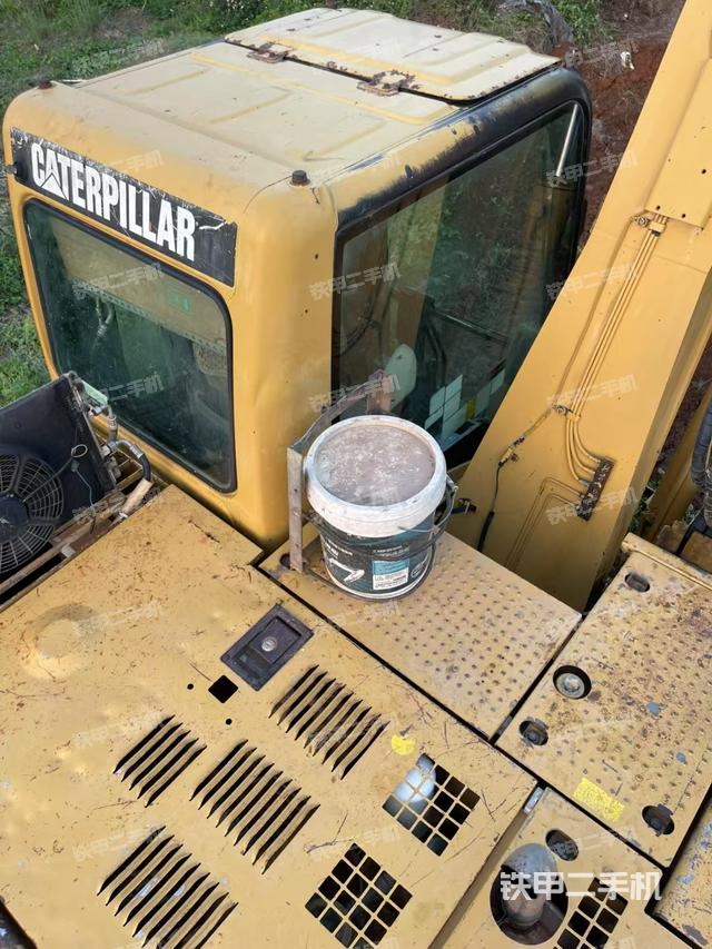 驾驶室顶部（整机外观）