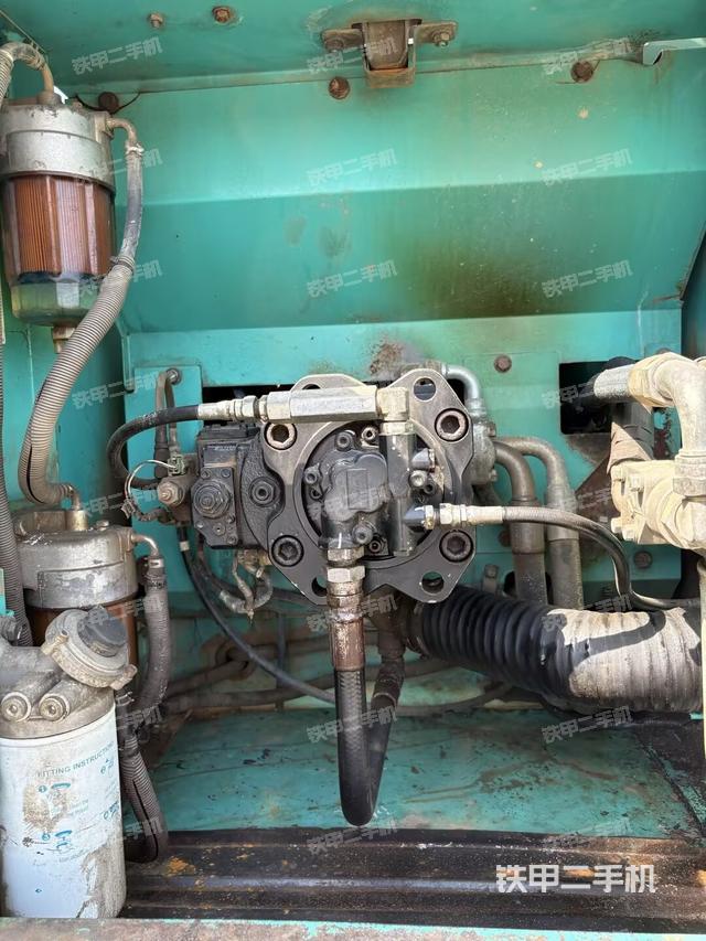 液壓泵艙室正面整體（整機(jī)外觀）