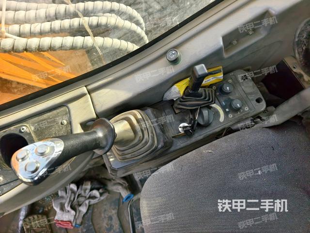 座椅右侧控制台/钥匙门/油门/含右手柄（驾驶室部分）