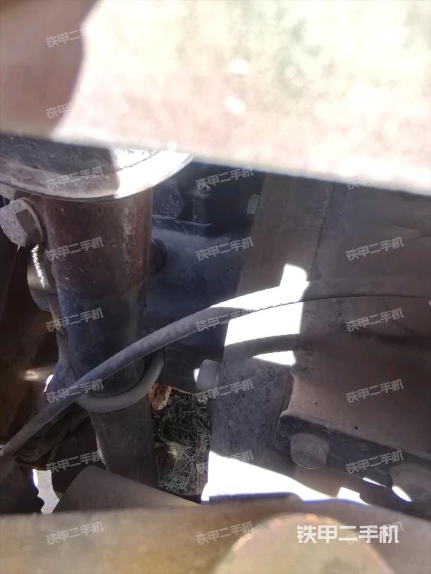 液壓泵艙室正面整體(整機外觀) 液壓泵艙室正面整體(整機外觀)