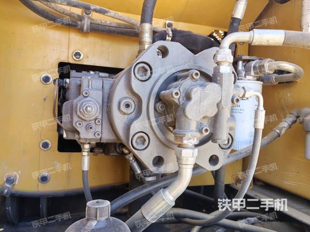 液压泵舱室正面整体(整机外观) 液压泵舱室正面整体(整机外观)