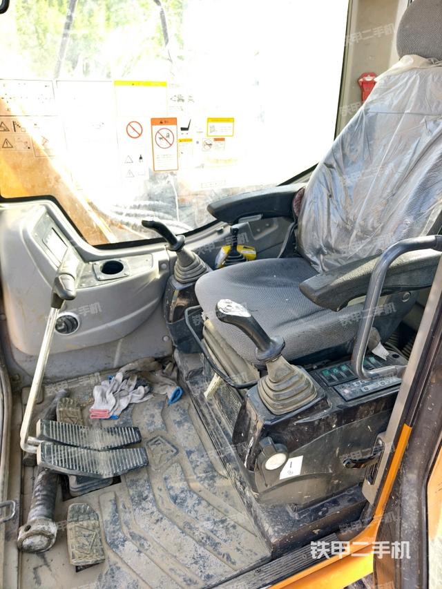 座椅后部（驾驶室部分）