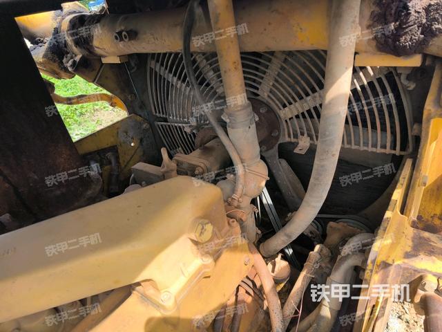 風(fēng)扇及皮帶(推土機(jī)發(fā)動(dòng)機(jī)艙) 風(fēng)扇及皮帶(推土機(jī)發(fā)動(dòng)機(jī)艙)