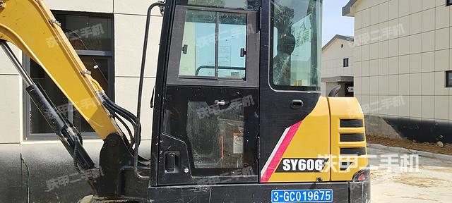 駕駛室整體（整機外觀）