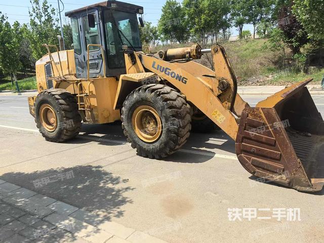 驾驶室工作台(整机外观及大件) 驾驶室工作台(整机外观及大件)