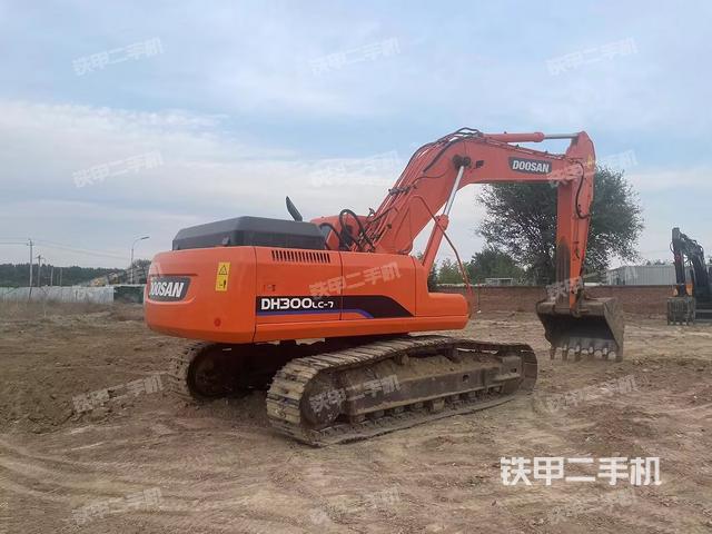 整機右后45°(整機外觀) 整機右后45°(整機外觀)