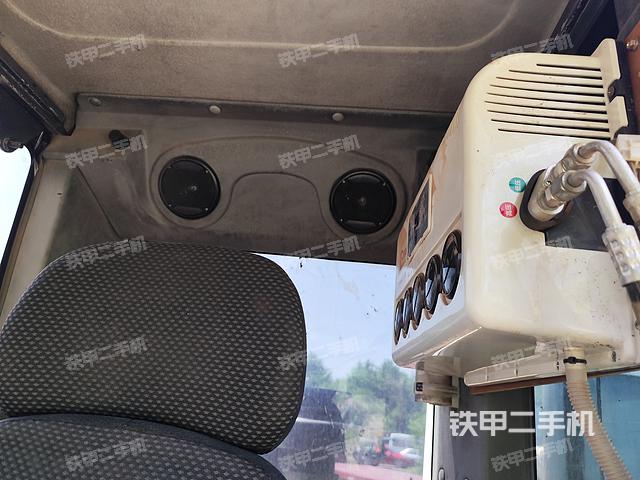 驾驶室顶部（整机外观）