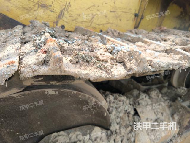 推土鏟左后(推土機(jī)底盤及工作裝置) 推土鏟左后(推土機(jī)底盤及工作裝置)