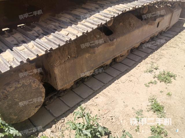 单侧履带整体(整机外观) 单侧履带整体(整机外观)