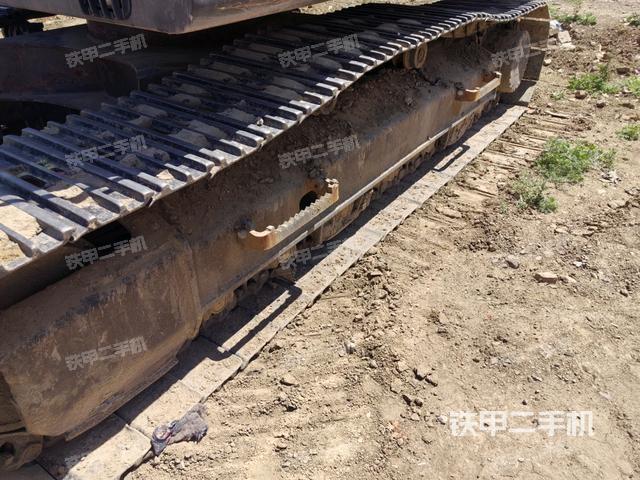 单侧履带整体(整机外观) 单侧履带整体(整机外观)