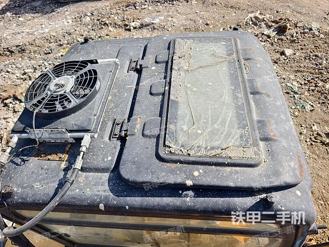 駕駛室頂部(整機外觀) 駕駛室頂部(整機外觀)