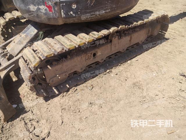 單側(cè)履帶整體(整機外觀) 單側(cè)履帶整體(整機外觀)