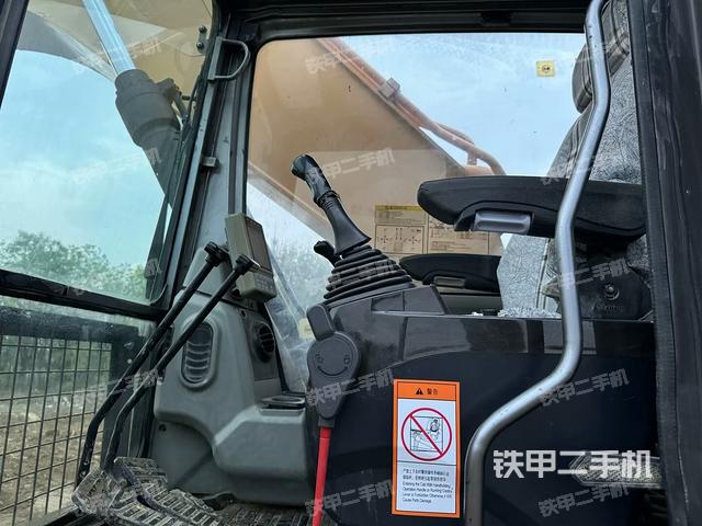 驾驶室整体（整机外观）