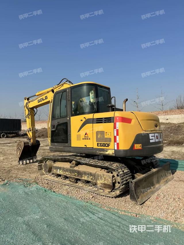 山東臨工E680F挖掘機