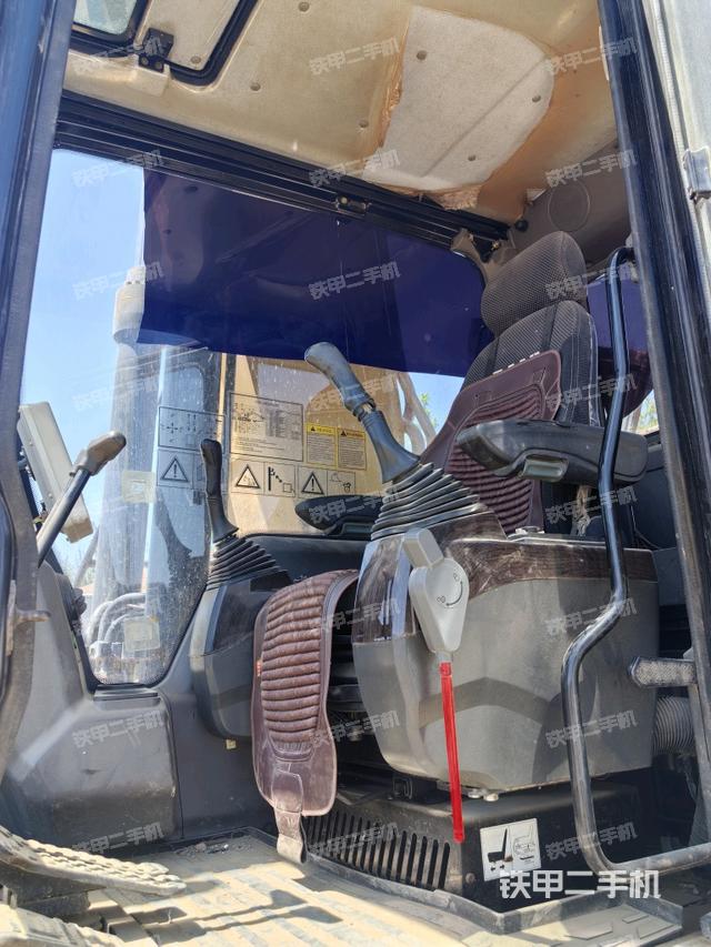 駕駛室整體（整機外觀）