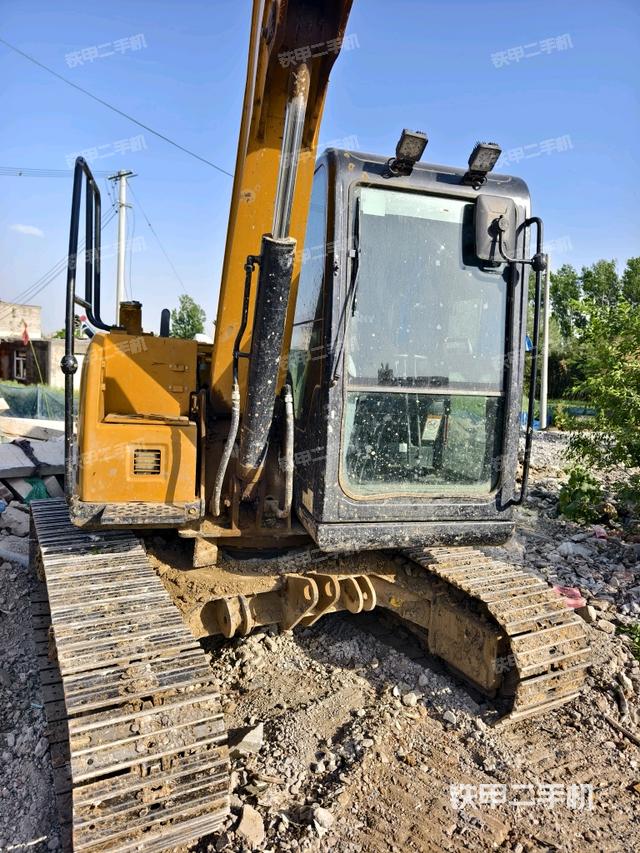 轉(zhuǎn)盤(pán)和下車(chē)架正前（工作和回轉(zhuǎn)裝置）