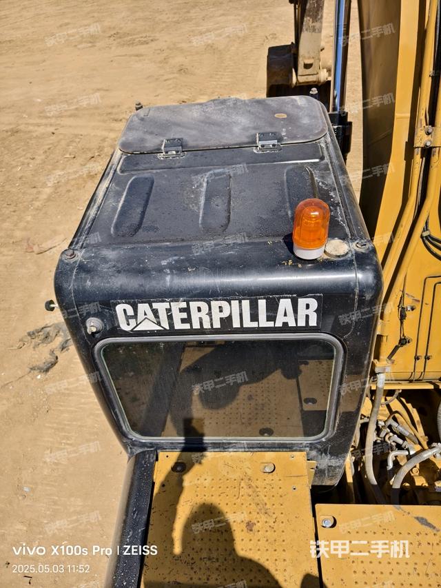 驾驶室顶部(整机外观) 驾驶室顶部(整机外观)