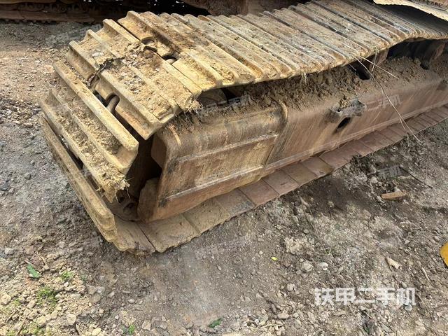 單側(cè)履帶整體(整機外觀) 單側(cè)履帶整體(整機外觀)