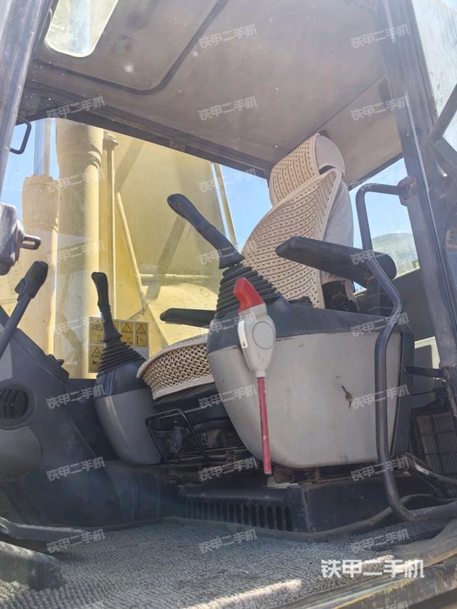 驾驶室整体(整机外观) 驾驶室整体(整机外观)