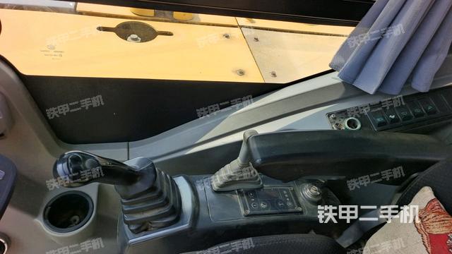 座椅右側(cè)控制臺(tái)/鑰匙門/油門/含右手柄（駕駛室部分）