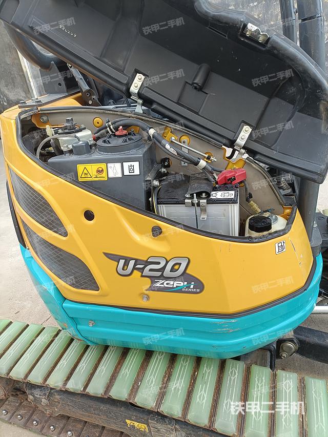 液壓泵艙室正面整體（整機(jī)外觀）