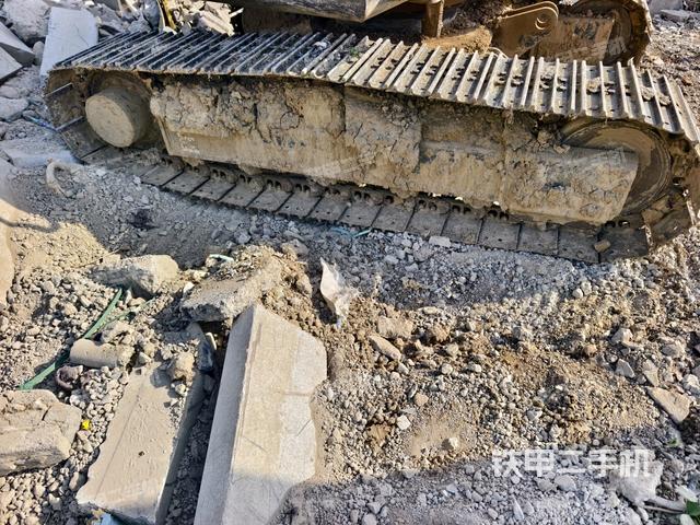 左側(cè)履帶整體?（行走機(jī)構(gòu)）