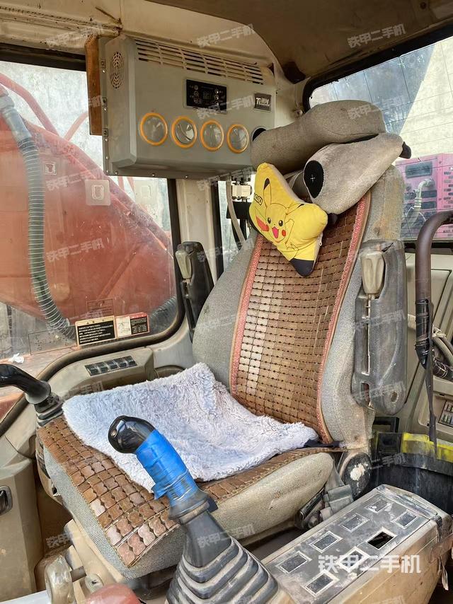 駕駛室整體(整機外觀) 駕駛室整體(整機外觀)