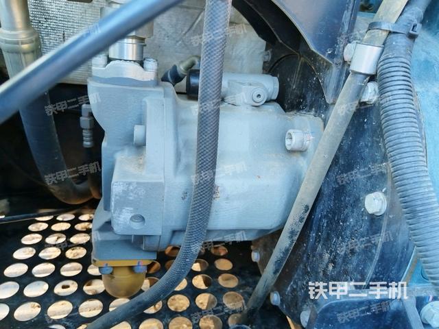 液壓泵艙室正面整體(整機(jī)外觀) 液壓泵艙室正面整體(整機(jī)外觀)