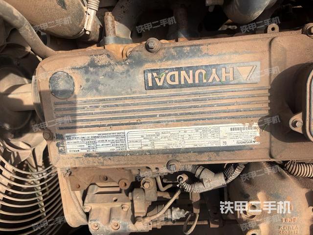 回轉(zhuǎn)馬達和主控閥(整機外觀) 回轉(zhuǎn)馬達和主控閥(整機外觀)