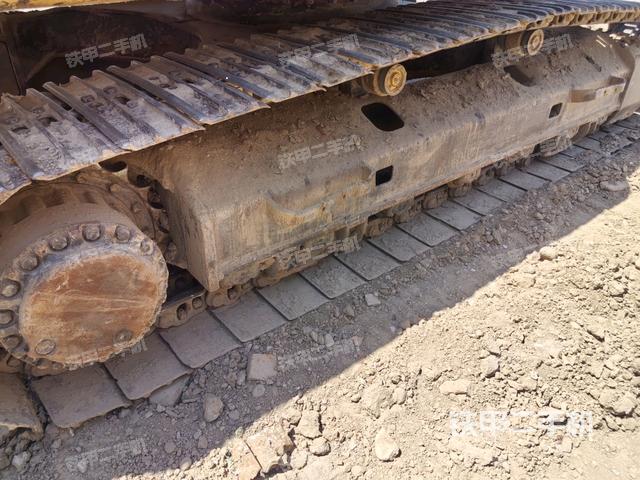 单侧履带整体(整机外观) 单侧履带整体(整机外观)