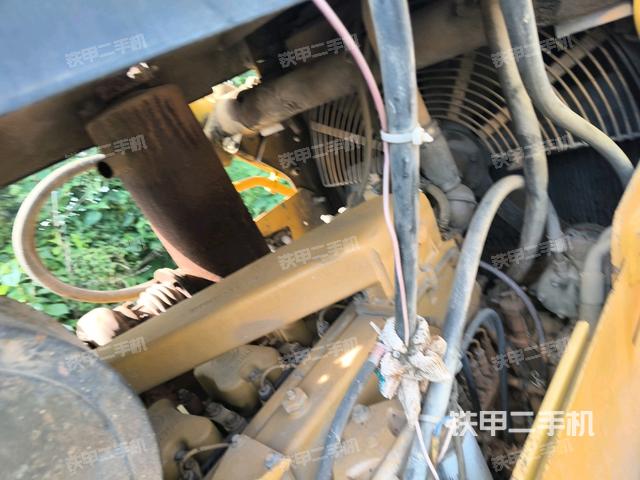 發(fā)動機右側全景（推土機發(fā)動機艙）