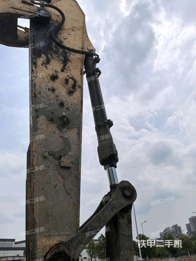 小臂整体左后（工作和回转装置）