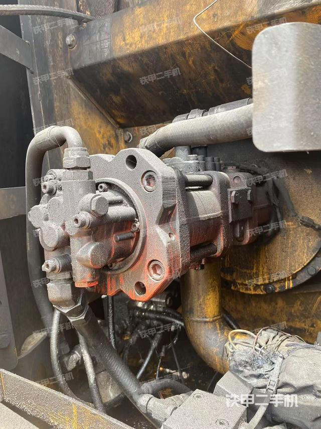 液壓泵艙室正面整體（整機(jī)外觀）