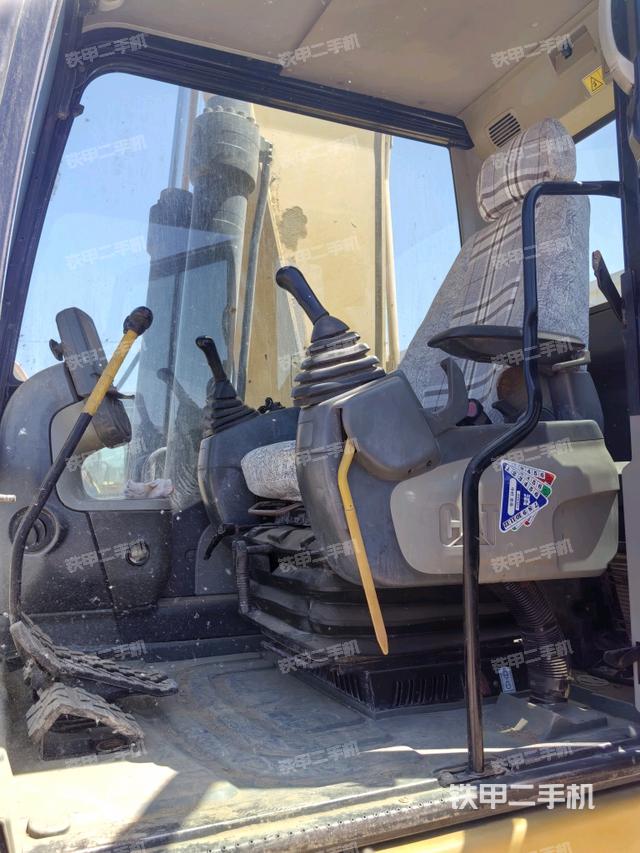 驾驶室整体(整机外观) 驾驶室整体(整机外观)