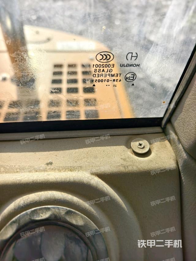 后窗玻璃角标（驾驶室部分）