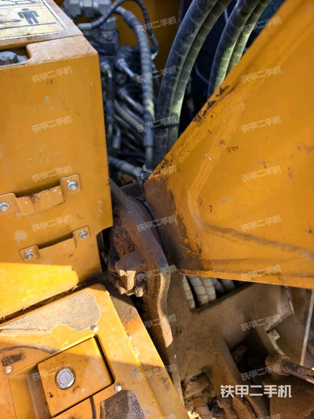 大臂根部?斜（工作和回轉(zhuǎn)裝置）