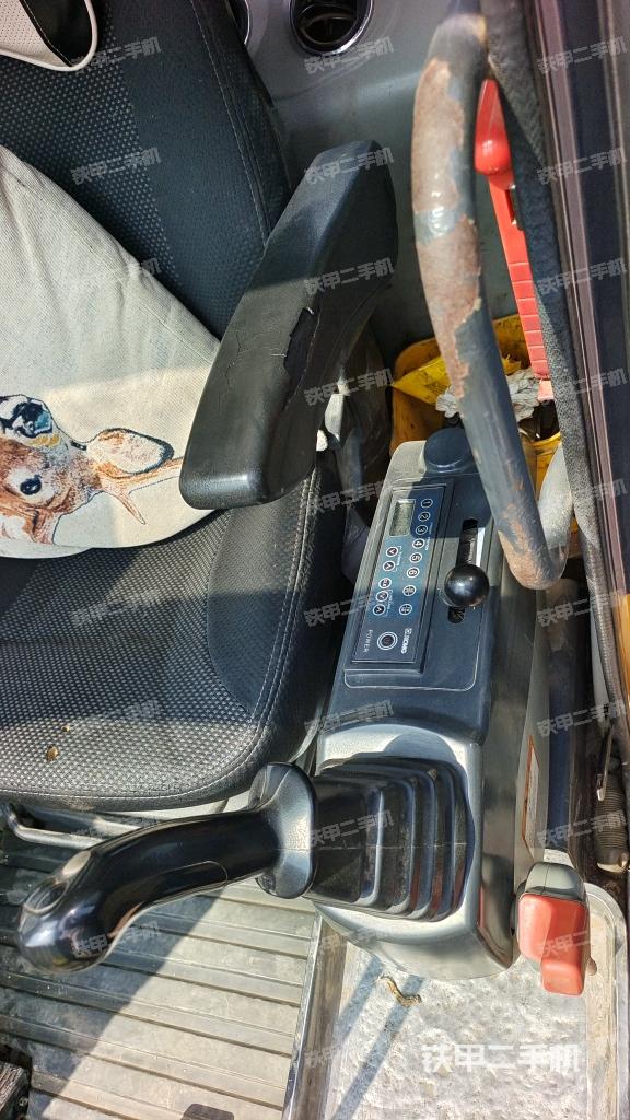 座椅左側(cè)控制臺(tái)/音響/含左手柄（駕駛室部分）