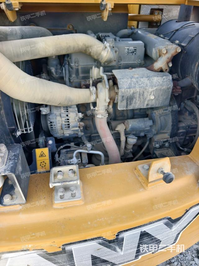 發(fā)動(dòng)機(jī)室（上車(chē)部件）