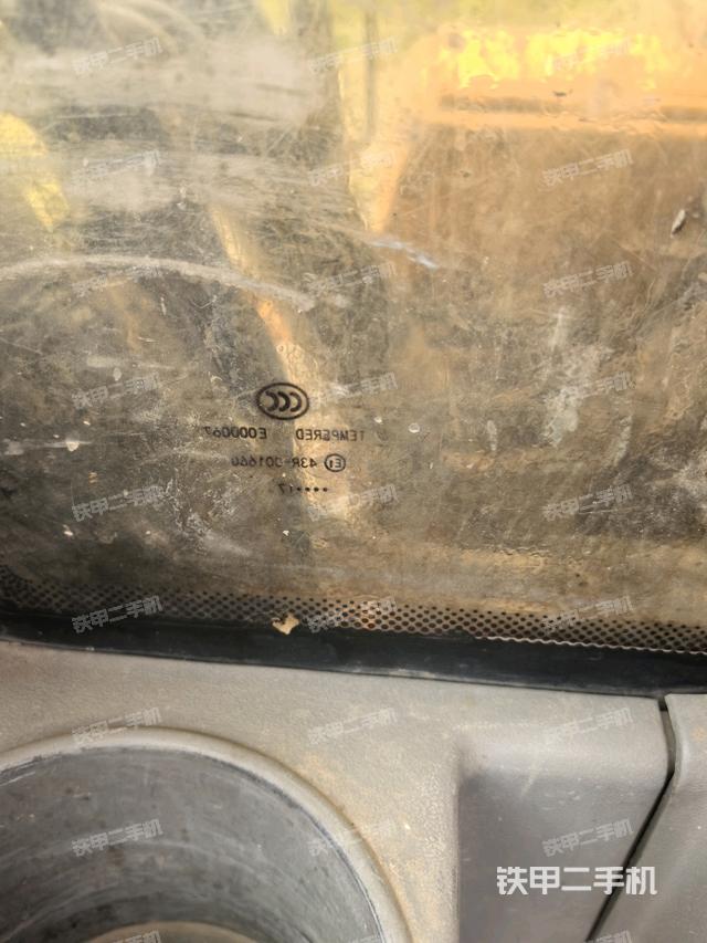 后窗玻璃角标（驾驶室部分）