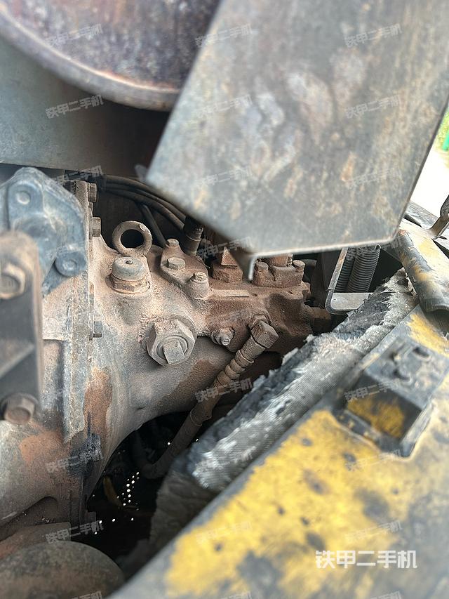 液壓泵艙室正面整體(整機(jī)外觀) 液壓泵艙室正面整體(整機(jī)外觀)