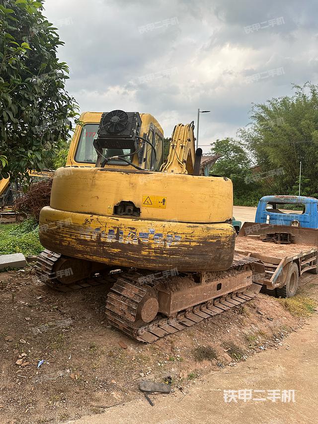 單側(cè)履帶整體(整機(jī)外觀) 單側(cè)履帶整體(整機(jī)外觀)