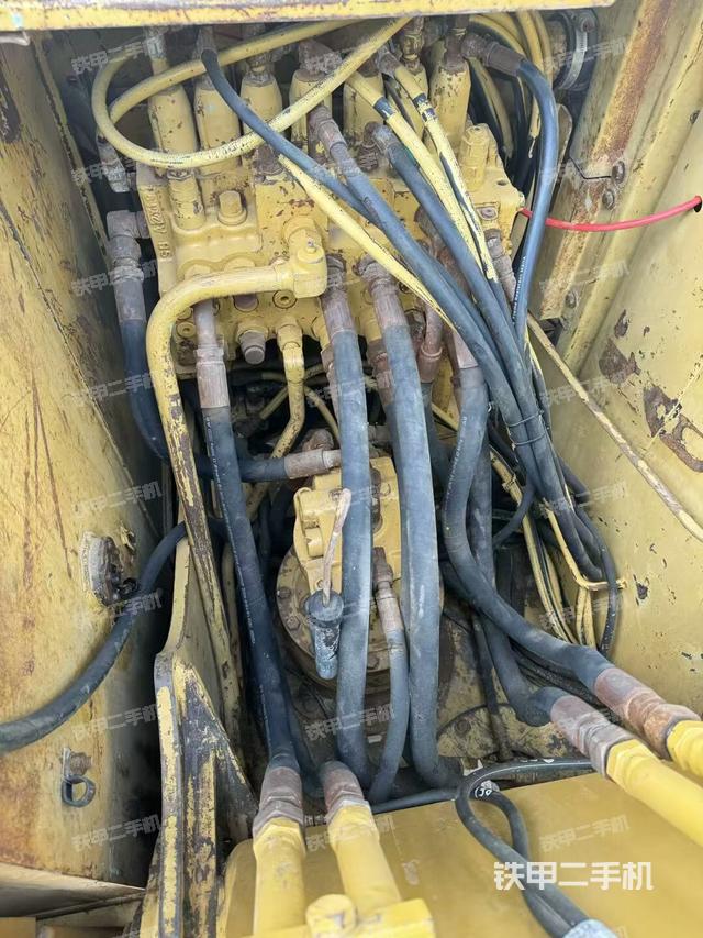 回转马达和主控阀（整机外观）