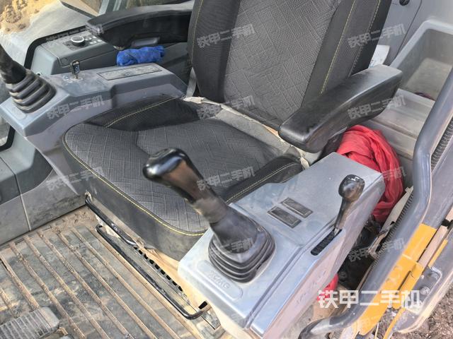 座椅右側(cè)控制臺/鑰匙門/油門/含右手柄（駕駛室部分）