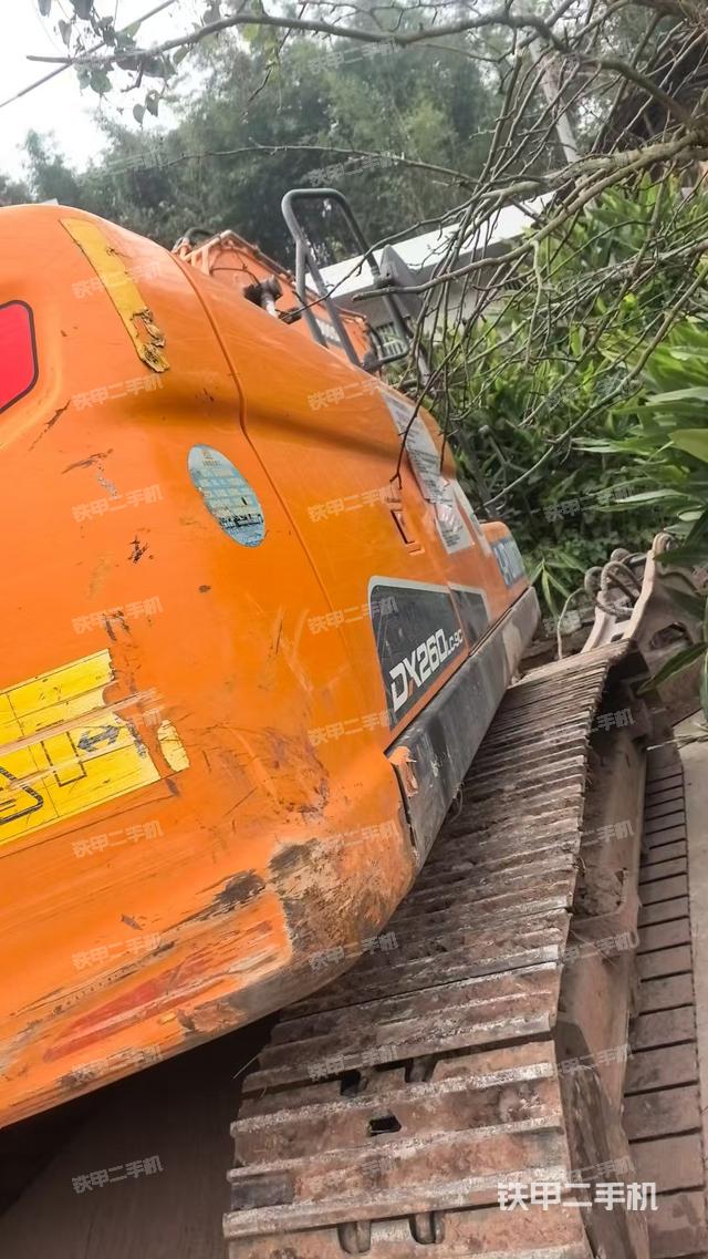 驾驶室顶部（整机外观）