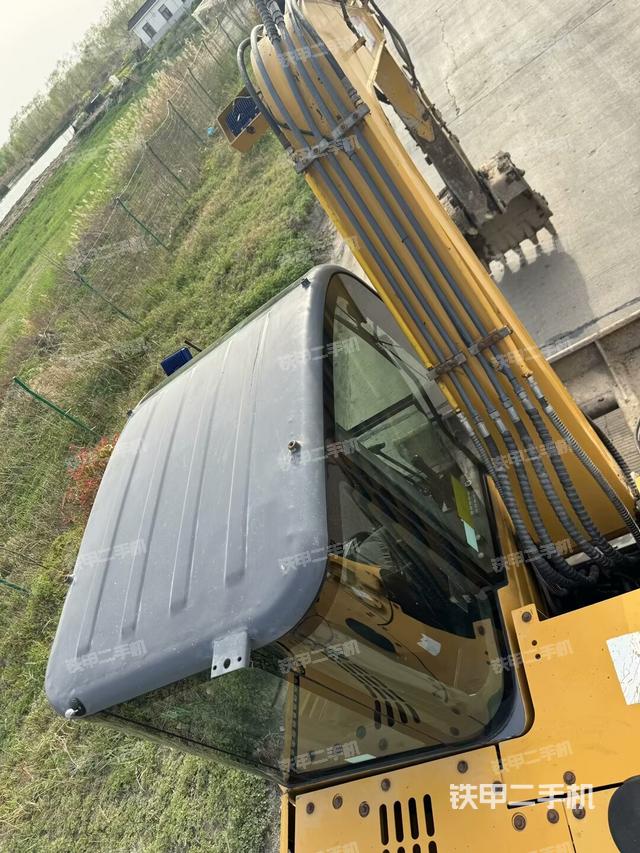 大臂背部俯視(工作和回轉(zhuǎn)裝置) 大臂背部俯視(工作和回轉(zhuǎn)裝置)