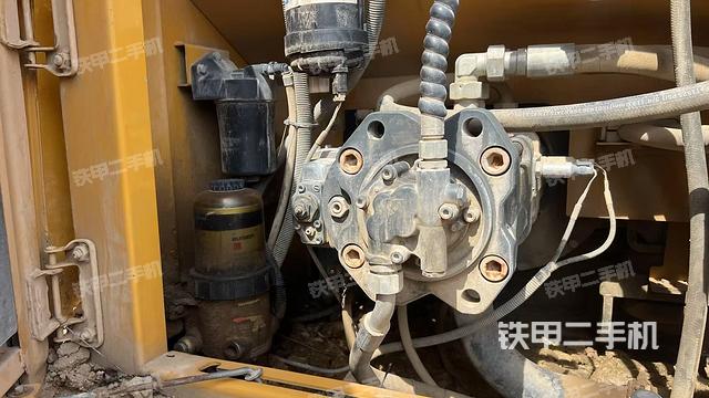 液壓泵斜45?右（大件艙室）