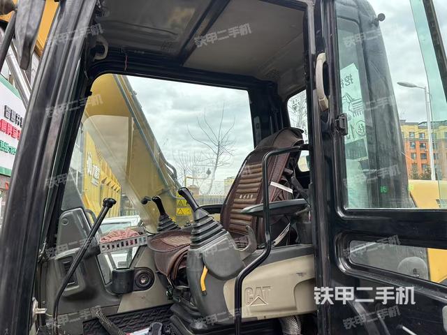 駕駛室整體(整機外觀) 駕駛室整體(整機外觀)