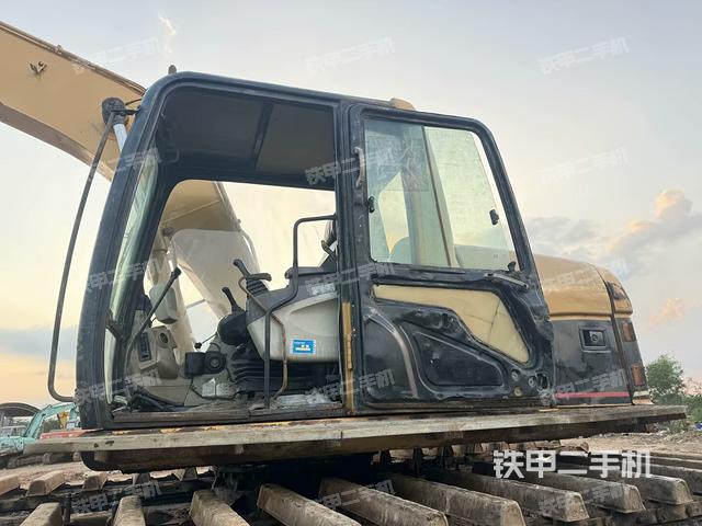 驾驶室整体（整机外观）