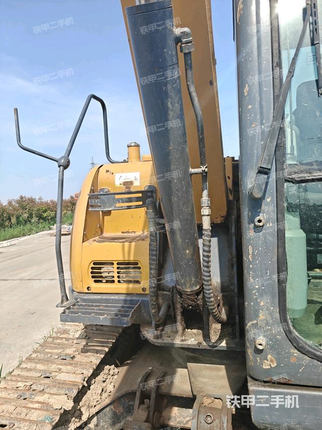 轉(zhuǎn)盤和下車架正前(工作和回轉(zhuǎn)裝置) 轉(zhuǎn)盤和下車架正前(工作和回轉(zhuǎn)裝置)