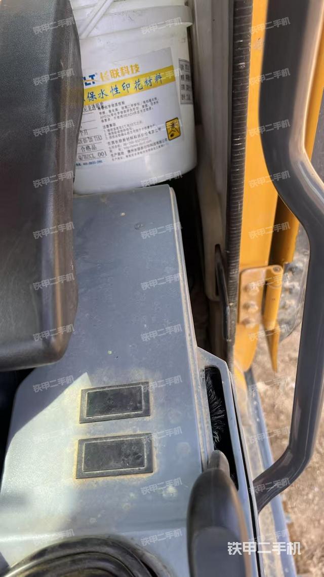 座椅左側(cè)控制臺/音響/含左手柄（駕駛室部分）